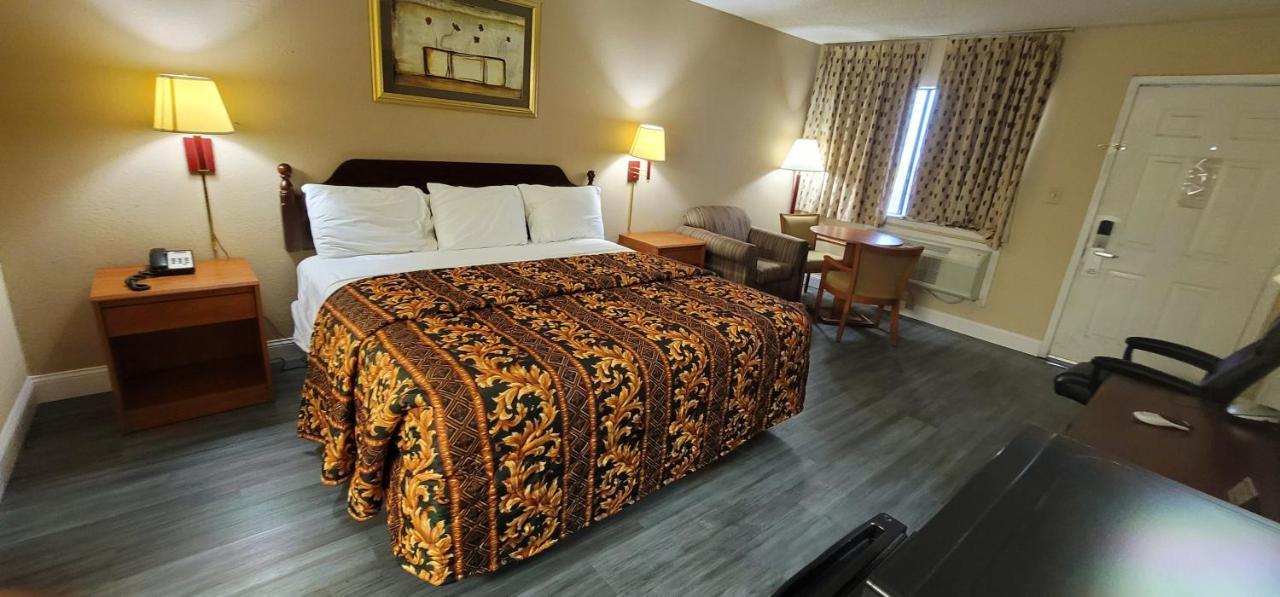 Regency Travel Inn Hayti エクステリア 写真