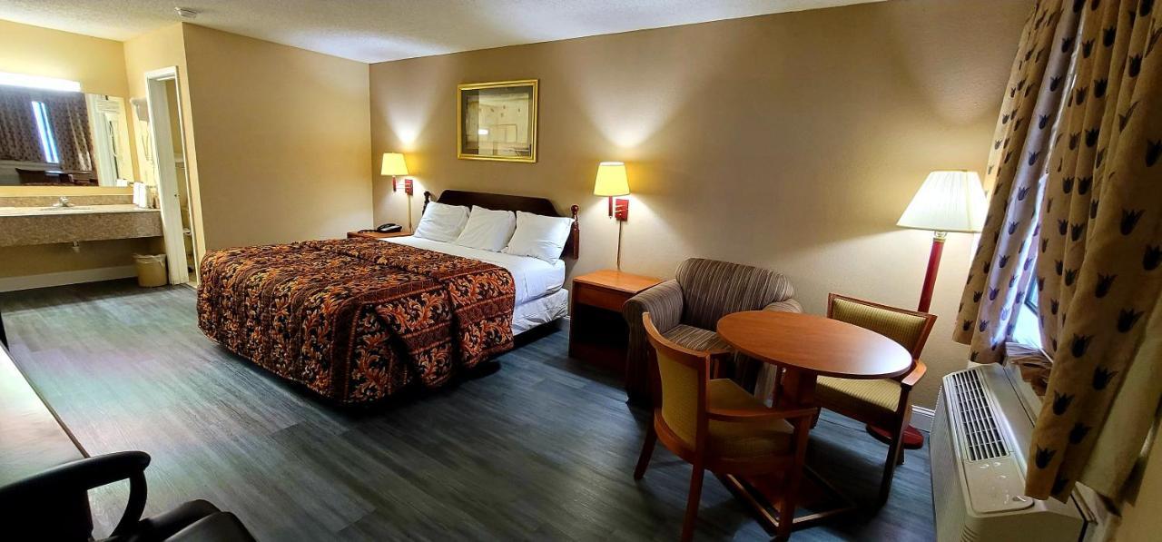 Regency Travel Inn Hayti エクステリア 写真